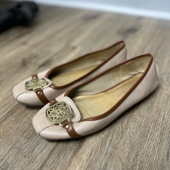 Christian Soriano Flats - Picture 3 of 4